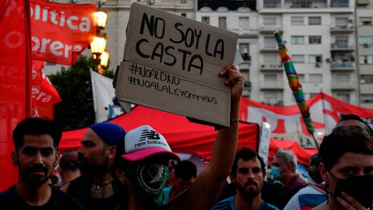 Al menos 18 detenidos por disturbios en las últimas protestas contra Milei en Argentina Al menos 18 detenidos por disturbios en las últimas protestas contra Milei en Argentina