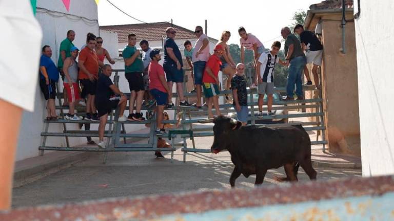 La fiesta moviliza a todo un pueblo La fiesta moviliza a todo un pueblo