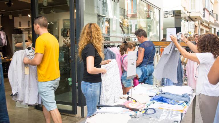 La Feria del Stock ubetense saca los percheros a la calle La Feria del Stock ubetense saca los percheros a la calle