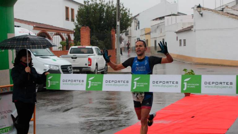 José Manuel Orozco y Rocío Espada se imponen en el Duatlón de Marmolejo