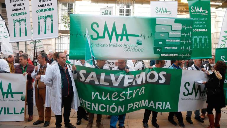 Los médicos avisan del crítico estado de la sanidad y exigen medidas para mejorar sus condiciones Los médicos avisan del crítico estado de la sanidad y exigen medidas para mejorar sus condiciones