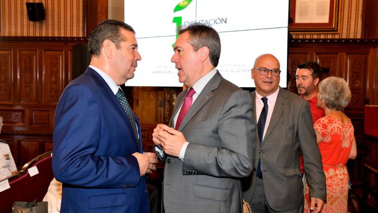 La nueva era de la Diputación arranca con su “tripresidente” La nueva era de la Diputación arranca con su “tripresidente”
