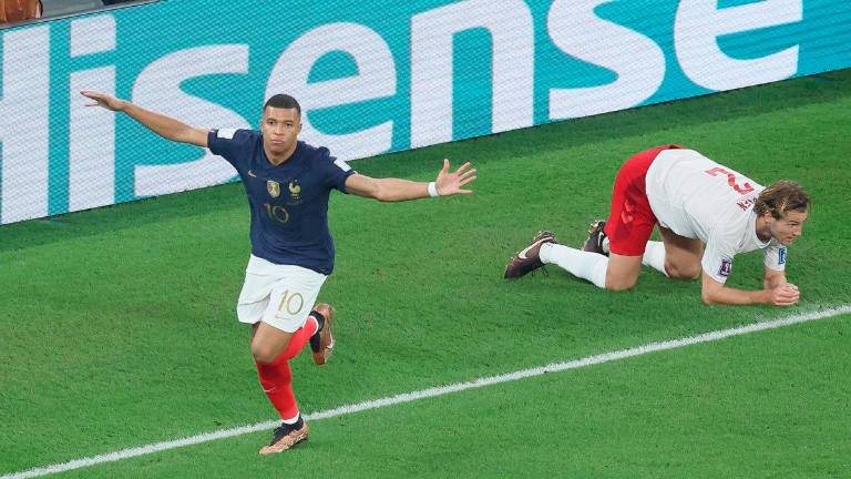 Mbappé saca el billete a octavos de Francia Mbappé saca el billete a octavos de Francia