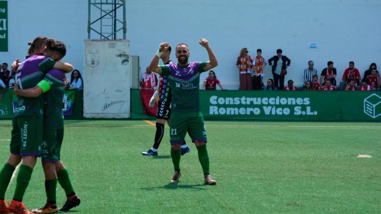 El Atlético Mancha Real vence al Real Murcia y sueña con la salvación (2-1) El Atlético Mancha Real vence al Real Murcia y sueña con la salvación (2-1)