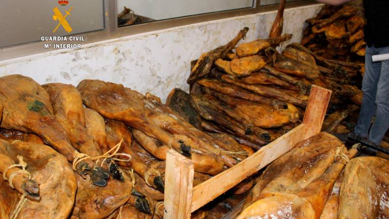Dos detenidos en La Carolina por una estafa de falso jamón de Guijuelo Dos detenidos en La Carolina por una estafa de falso jamón de Guijuelo