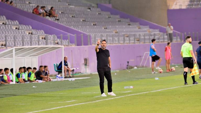 Fajardo, técnico del Real Jaén, advierte de la solidez defensiva y el talento en ataque del Arenas de Armilla Fajardo, técnico del Real Jaén, advierte de la solidez defensiva y el talento en ataque del Arenas de Armilla