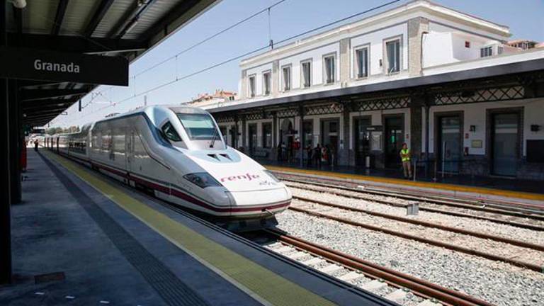 Renfe cancela 320 trenes en plena huelga Renfe cancela 320 trenes en plena huelga