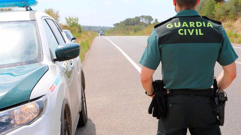 Un fallecido y tres heridos tras chocar su vehículo contra un árbol en Peal de Becerro Un fallecido y tres heridos tras chocar su vehículo contra un árbol en Peal de Becerro