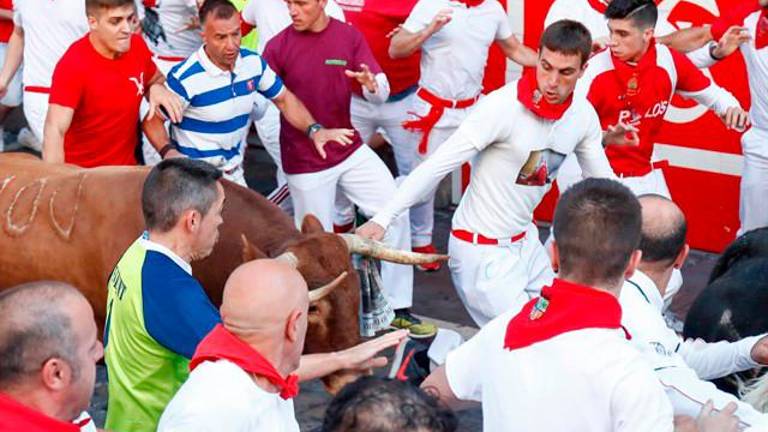 Un herido por asta en el sexto encierro de los Sanfermines Un herido por asta en el sexto encierro de los Sanfermines