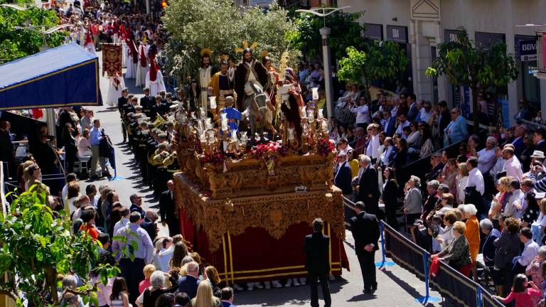 La Borriquilla y Santa Cena se imaginan en su andar cofrade La Borriquilla y Santa Cena se imaginan en su andar cofrade