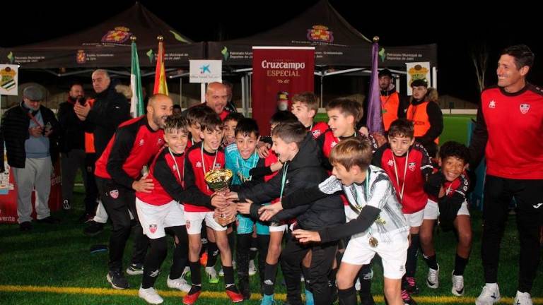 Maratón de fútbol 7 y solidaridad en el torneo “Ningún niño sin juguete” Maratón de fútbol 7 y solidaridad en el torneo “Ningún niño sin juguete”