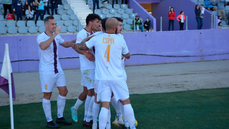 El Real Jaén cumple y se mantiene a un punto del Marbella El Real Jaén cumple y se mantiene a un punto del Marbella