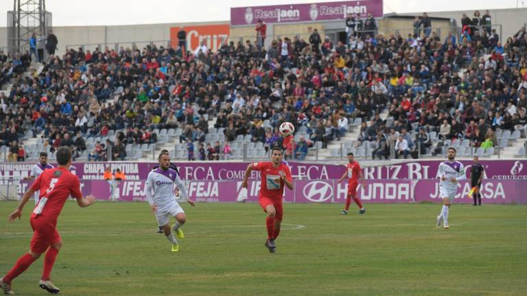 Cervera cambia el Real Jaén por el Linares Cervera cambia el Real Jaén por el Linares
