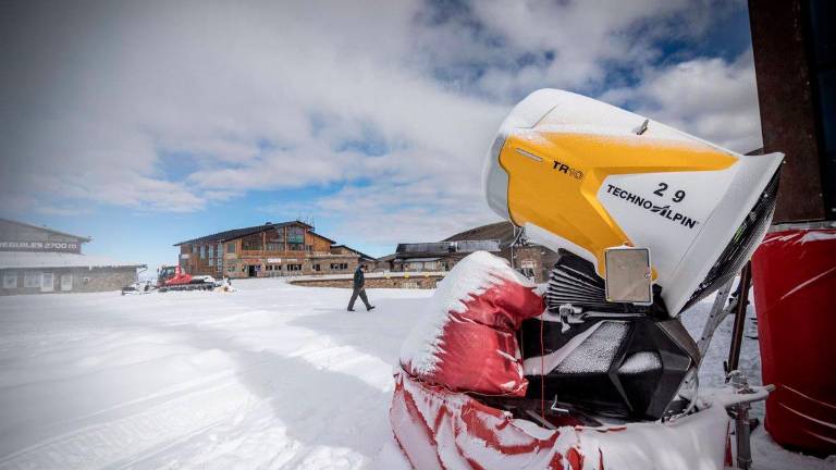 Sierra Nevada abre temporada de esquí con 1,9 kilómetros en el área de Borreguiles Sierra Nevada abre temporada de esquí con 1,9 kilómetros en el área de Borreguiles