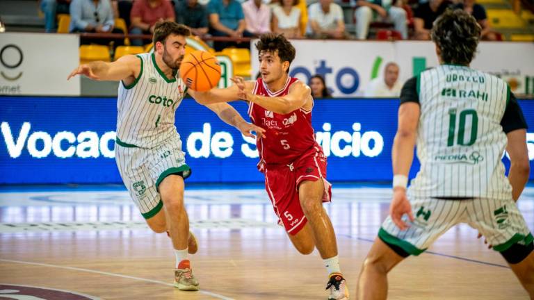 El Jaén CB se desfonda en su estreno en la Copa Federación de baloncesto El Jaén CB se desfonda en su estreno en la Copa Federación de baloncesto
