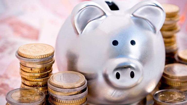 El 43% de los españoles no consigue ahorrar más de 100 euros al mes El 43% de los españoles no consigue ahorrar más de 100 euros al mes