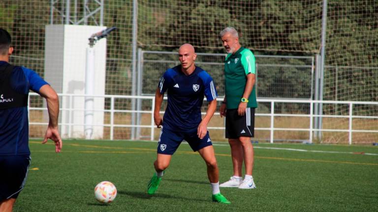 Fernández, entrenador del Linares: “Vamos a ver un Málaga dominador, con muchos registros” Fernández, entrenador del Linares: “Vamos a ver un Málaga dominador, con muchos registros”