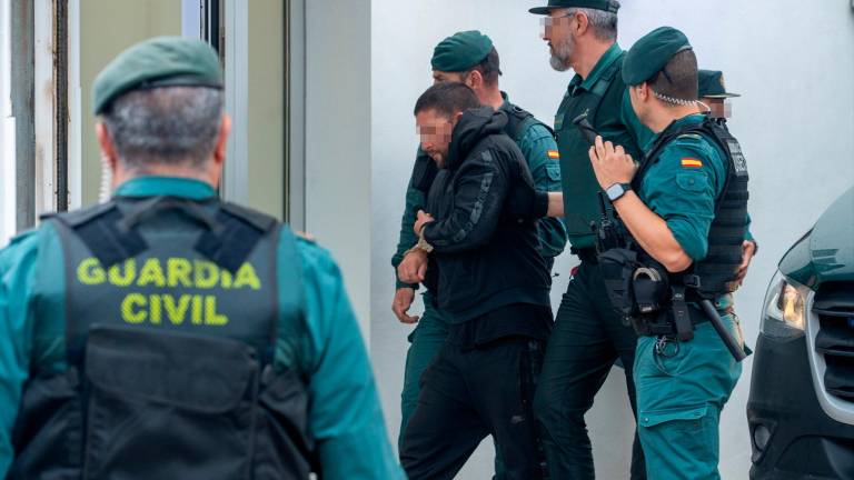 Los ocho detenidos por la muerte de dos guardias civiles en Barbate llegan a los juzgados para declarar Los ocho detenidos por la muerte de dos guardias civiles en Barbate llegan a los juzgados para declarar