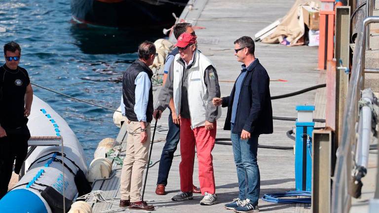 Suspendida la regata en Sanxenxo en la que Juan Carlos I iba a ir a bordo Suspendida la regata en Sanxenxo en la que Juan Carlos I iba a ir a bordo