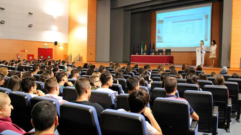 Bienvenida a los nuevos alumnos Bienvenida a los nuevos alumnos