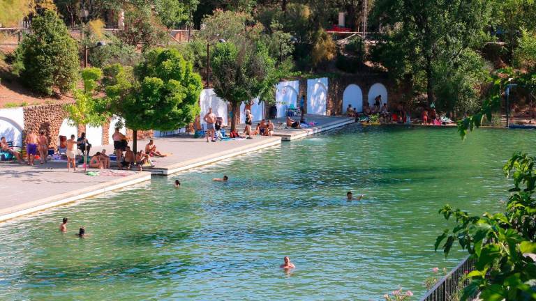 La piscina fluvial de Mogón: Un auténtico oasis en el interior La piscina fluvial de Mogón: Un auténtico oasis en el interior