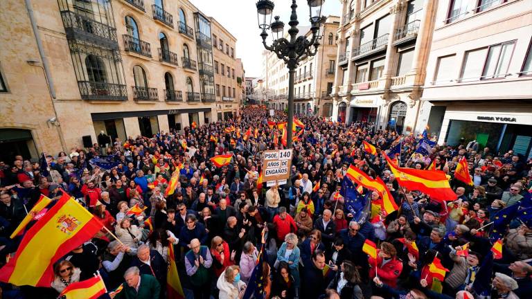 LA INVESTIDURA | El PSOE, ante las protestas: “Sólo van a lograr que nuestras convicciones sean todavía más fuertes” LA INVESTIDURA | El PSOE, ante las protestas: “Sólo van a lograr que nuestras convicciones sean todavía más fuertes”