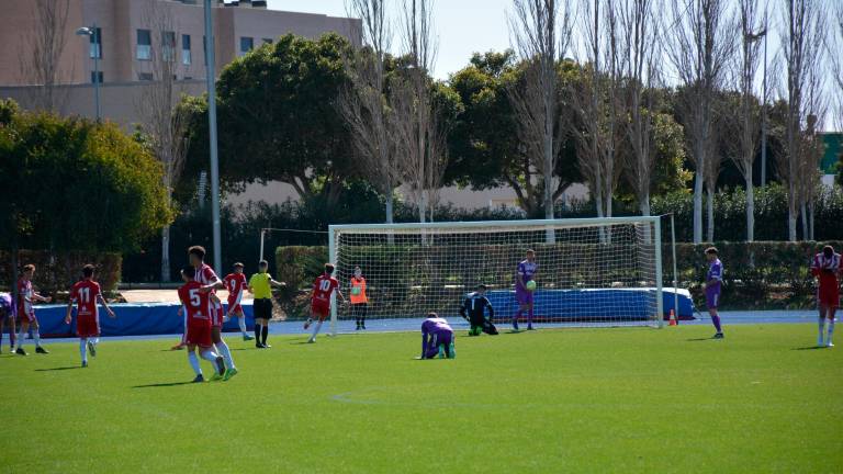 Esperpento jiennense en un segundo periodo donde acaba hundido