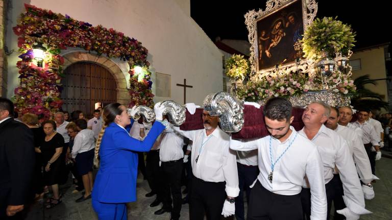 La Virgen de Belén desfila radiante tras ser restaurada La Virgen de Belén desfila radiante tras ser restaurada