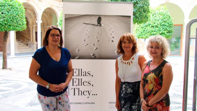 Un universo femenino plasmado en fotografías en el Palacio de Jabalquinto Un universo femenino plasmado en fotografías en el Palacio de Jabalquinto