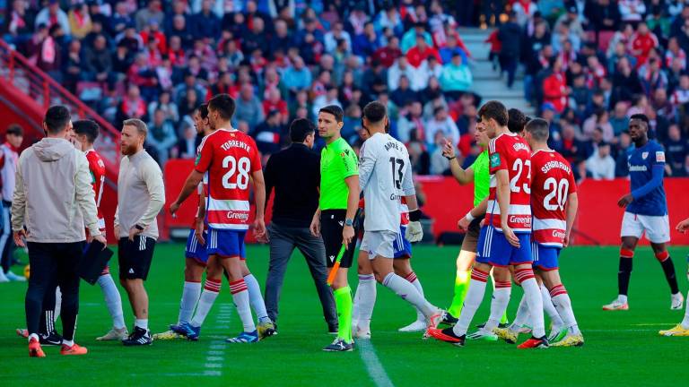 Suspendido el Granada-Athletic por el fallecimiento de un aficionado Suspendido el Granada-Athletic por el fallecimiento de un aficionado