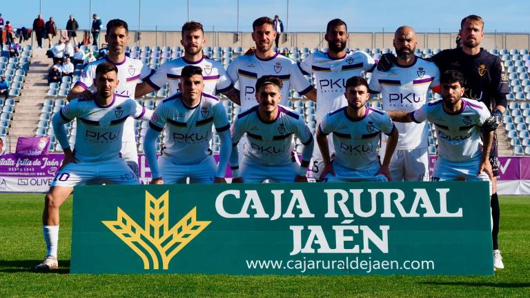 El Real Jaén gana al Maracena (2-1) y es despedido con silbidos El Real Jaén gana al Maracena (2-1) y es despedido con silbidos