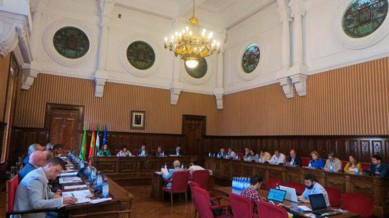 Diputación aprueba seis millones para que ayuntamientos den jornales, sufraguen servicios o hagan obras Diputación aprueba seis millones para que ayuntamientos den jornales, sufraguen servicios o hagan obras