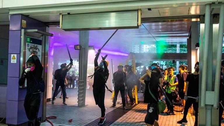 Toman el metro en Hong Kong Toman el metro en Hong Kong