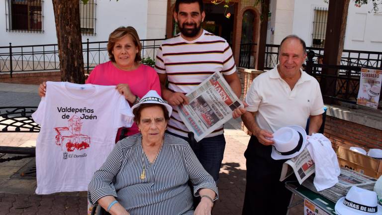 El pueblo se rinde ante el querido lienzo del Crucificado