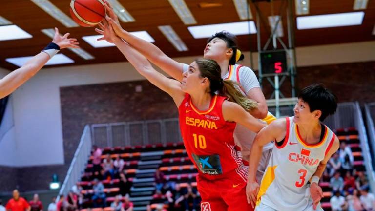 Una brillante España no da opción a China con Astou Ndour como referente Una brillante España no da opción a China con Astou Ndour como referente