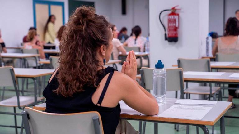 Andalucía facilitará más de 11.000 copias de los exámenes de la primera prueba de las oposiciones a docentes Andalucía facilitará más de 11.000 copias de los exámenes de la primera prueba de las oposiciones a docentes
