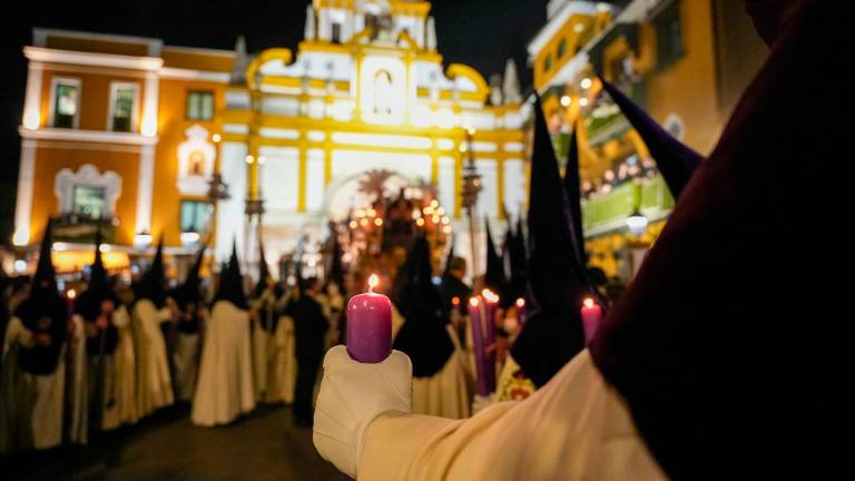 Sevilla recupera la Madrugá arrebatada por la lluvia en 2024 Sevilla recupera la Madrugá arrebatada por la lluvia en 2024