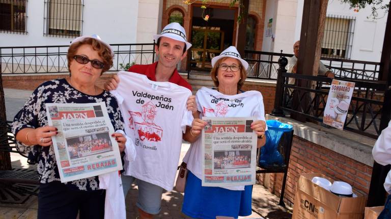 El pueblo se rinde ante el querido lienzo del Crucificado