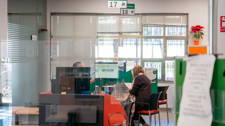El paro baja en 67.420 personas en abril, hasta los 2,51 millones, su menor cifra en 17 años El paro baja en 67.420 personas en abril, hasta los 2,51 millones, su menor cifra en 17 años