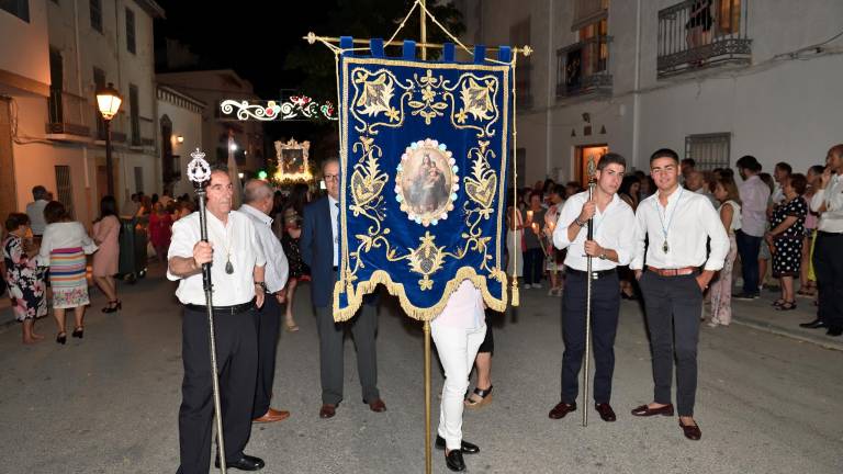 La Virgen de Belén desfila radiante tras ser restaurada La Virgen de Belén desfila radiante tras ser restaurada