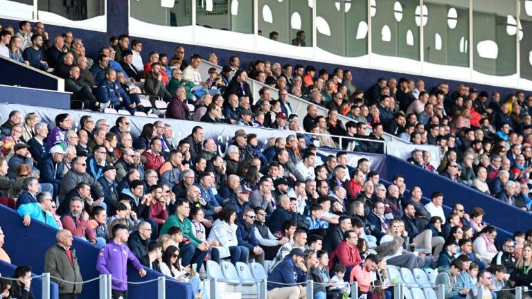 El Real Jaén moviliza a sus aficionados con una campaña de abonos para cinco partidos El Real Jaén moviliza a sus aficionados con una campaña de abonos para cinco partidos