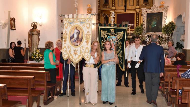 La Virgen de Belén desfila radiante tras ser restaurada La Virgen de Belén desfila radiante tras ser restaurada