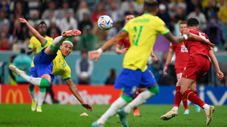 Richarlison presenta la candidatura de Brasil al Mundial ante Serbia (2-0) Richarlison presenta la candidatura de Brasil al Mundial ante Serbia (2-0)