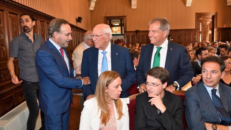 La nueva era de la Diputación arranca con su “tripresidente” La nueva era de la Diputación arranca con su “tripresidente”