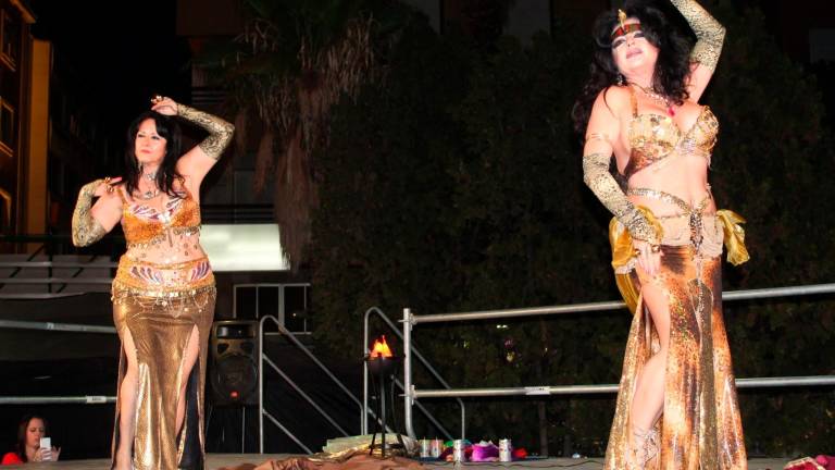 “El Templo de Bastet” llena de danza oriental la Plaza de la Constitución de Jaén “El Templo de Bastet” llena de danza oriental la Plaza de la Constitución de Jaén