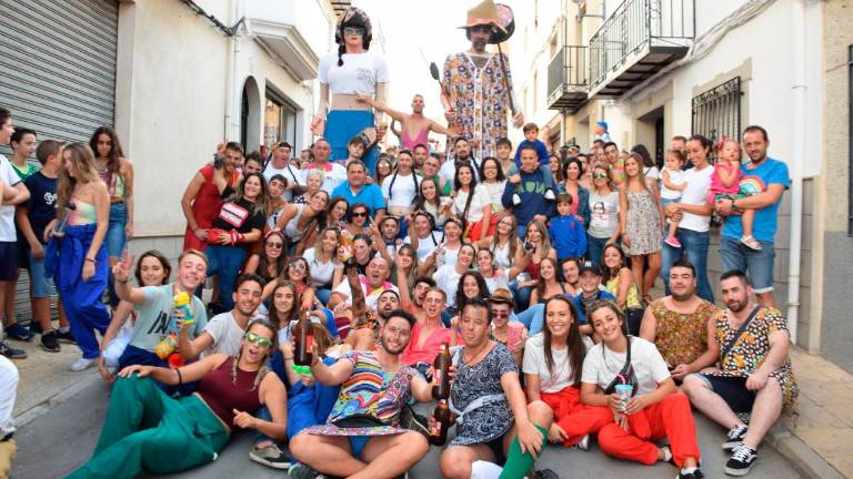 El pueblo se rinde ante el querido lienzo del Crucificado