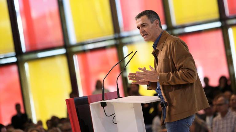 Sánchez califica como “indecente” que Feijóo y Abascal mantengan a Mazón Sánchez califica como “indecente” que Feijóo y Abascal mantengan a Mazón