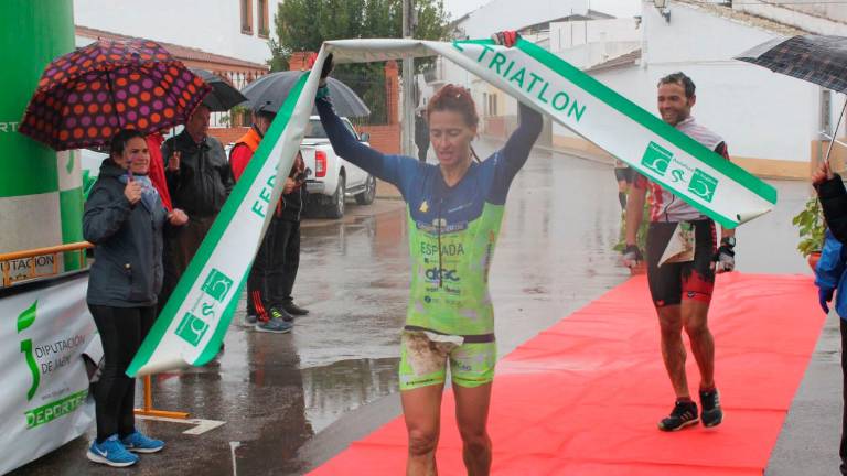 José Manuel Orozco y Rocío Espada se imponen en el Duatlón de Marmolejo