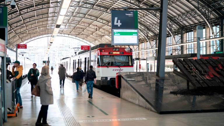 Investigan la muerte de un hombre tras ser arrollado por un tren de Cercanías en Alfafar Investigan la muerte de un hombre tras ser arrollado por un tren de Cercanías en Alfafar