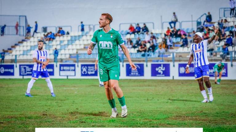 El Real Jaén no sabe reponerse a la expulsión de Óscar Lozano por un Motril que le pasa por encima en el segundo periodo (3-1) El Real Jaén no sabe reponerse a la expulsión de Óscar Lozano por un Motril que le pasa por encima en el segundo periodo (3-1)